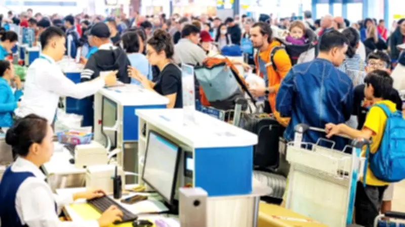 Tàu xe, máy bay căng mình phục vụ cao điểm Tết Nguyên đán 2026