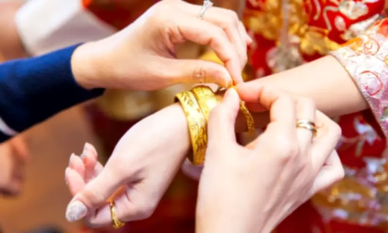 Tranh chấp vàng cưới khi ly hôn: Vợ khẳng định là tài sản riêng vì nhận trước khi đăng ký kết hôn