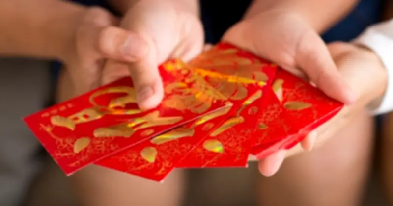 Tranh cãi tiền lì xì: Mẹ đòi nộp 20.000 tệ, con phản kháng và góc nhìn pháp lý