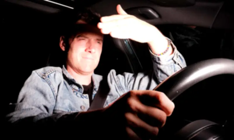Tranh cãi về độ chói đèn pha ôtô: Lập pháp muốn giảm sáng, chuyên gia bảo vệ an toàn