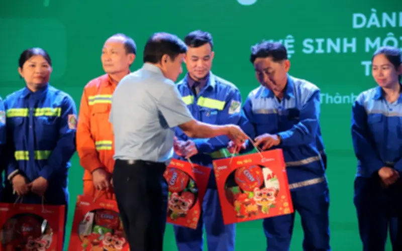 Trao Quà Tết Cho 500 Công Nhân Môi Trường Đà Nẵng, Lan Tỏa Nét Đẹp Lao Động