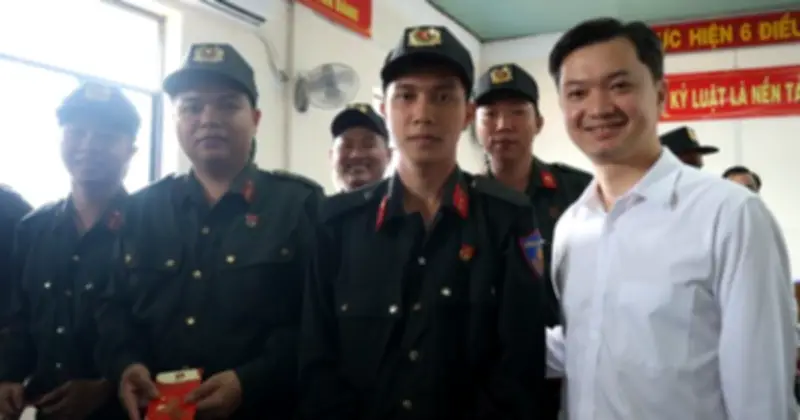 Tri ân những người gác lại việc riêng để làm nhiệm vụ trong những ngày Tết