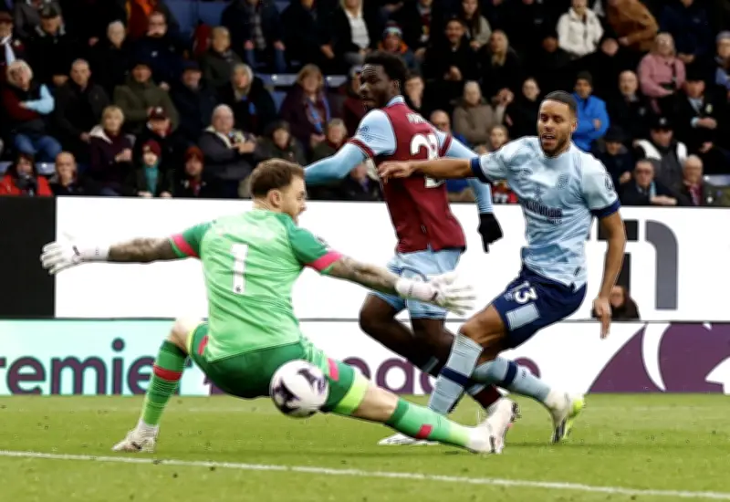 Trận Cầu Điên Rồ: Burnley Thua Ngược 3-4 Trước Brentford Ở Turf Moor