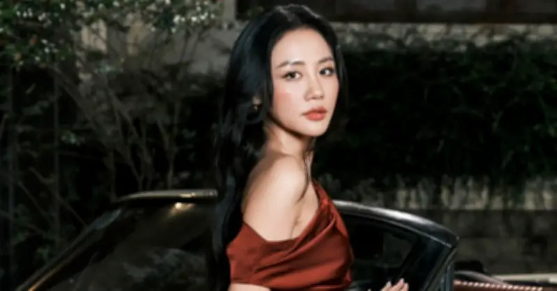 Trấn Thành và Hari Won tới nhà văn Mai Hương, ngồi cả đêm động viên sau sự cố