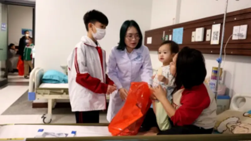 Trường Lômônôxốp Tây Hà Nội tổ chức Tết sẻ chia 2026 tại Bệnh viện Nhi Hà Nội