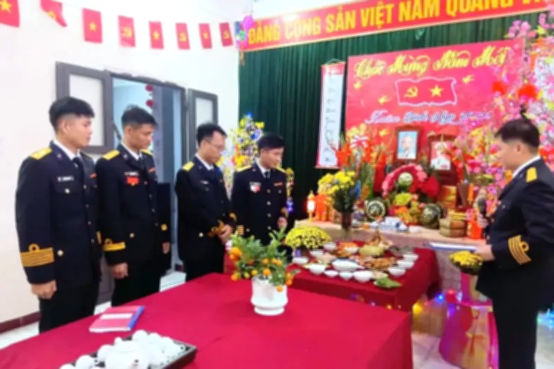 Trung đoàn Tàu ngầm 196 tổ chức hội thi mâm cơm tất niên đón xuân
