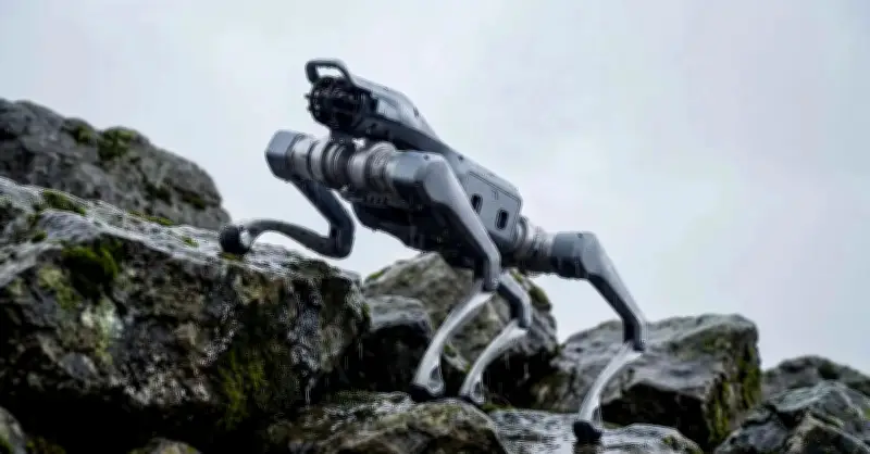 Trung Quốc trình làng robot AI nặng 65 kg, chạy linh hoạt trên mọi địa hình