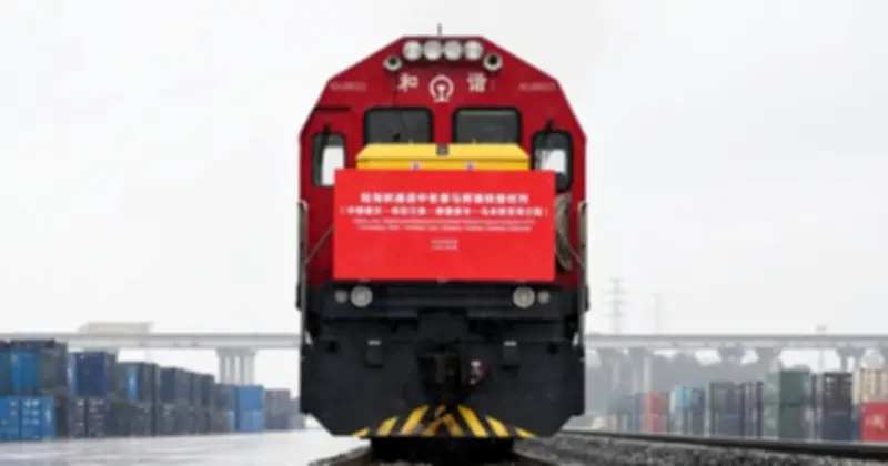 Trung Quốc Đẩy Mạnh Xuất Khẩu Bánh Ray Đường Sắt Sang Việt Nam, Lào: Tăng Trưởng Kỷ Lục 86%