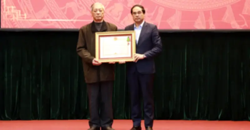 Truy tặng Huân chương Bảo vệ Tổ quốc hạng Ba cho Trung tá Lao Hoàng Hải