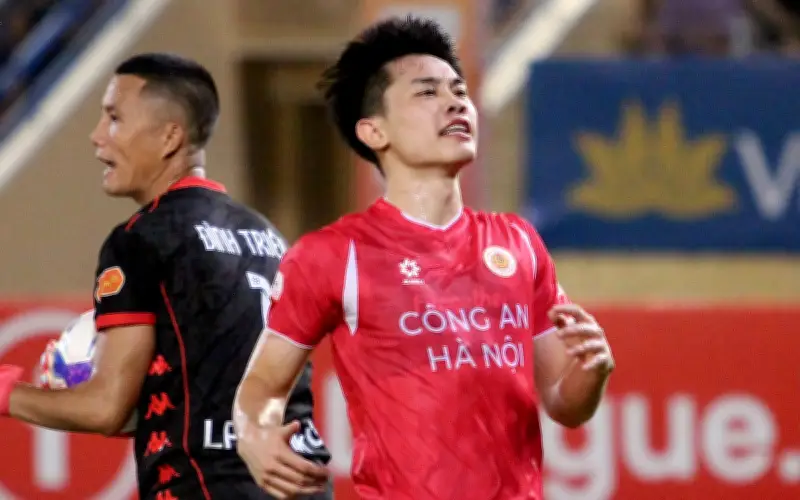 Truyền thông Trung Quốc đòi đổi luật để chiêu mộ tiền đạo Nguyễn Đình Bắc