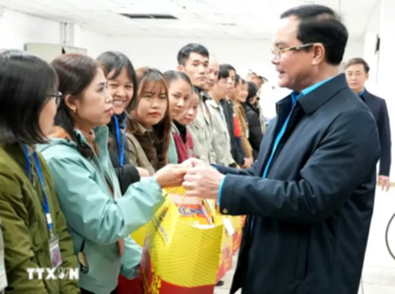 Tết Giáp Thìn: Làm việc ngay ngày đầu năm để hoàn thành kế hoạch năm Bính Ngọ