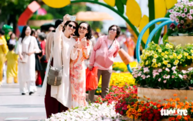 Tết Không Còn Là Kỳ Nghỉ: Áp Lực Công Việc Khiến Người Lao Động Kiệt Sức