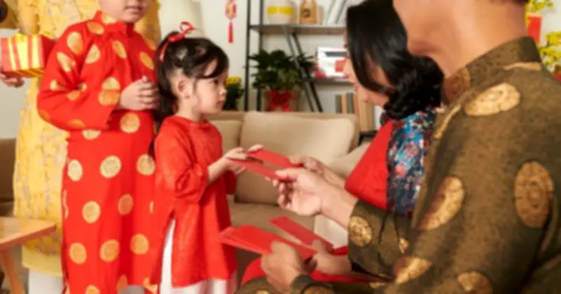 Tết Là Bài Kiểm Tra EQ: 5 Câu Hỏi Cha Mẹ Cần Tránh Khi Con Nhận Lì Xì