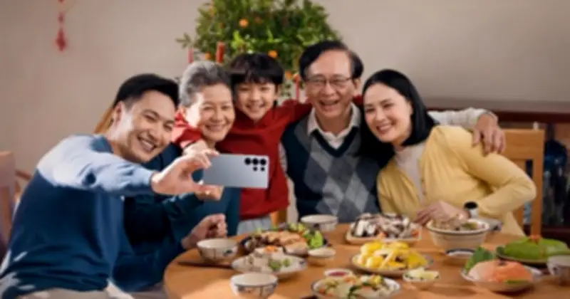 Tết Người Lớn: Giữ Lại Những Khoảnh Khắc Nhỏ Xíu Đáng Giá Giữa Nhịp Sống Hiện Đại