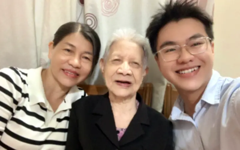 Tết Về Nhà: Khoảnh Khắc Xả Vai Người Lớn, Sống Trọn Vẹn Bên Gia Đình