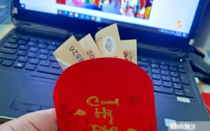 Tết Việt trong thời đại số: Lì xì online và lời chúc mạng thay đổi phong tục truyền thống