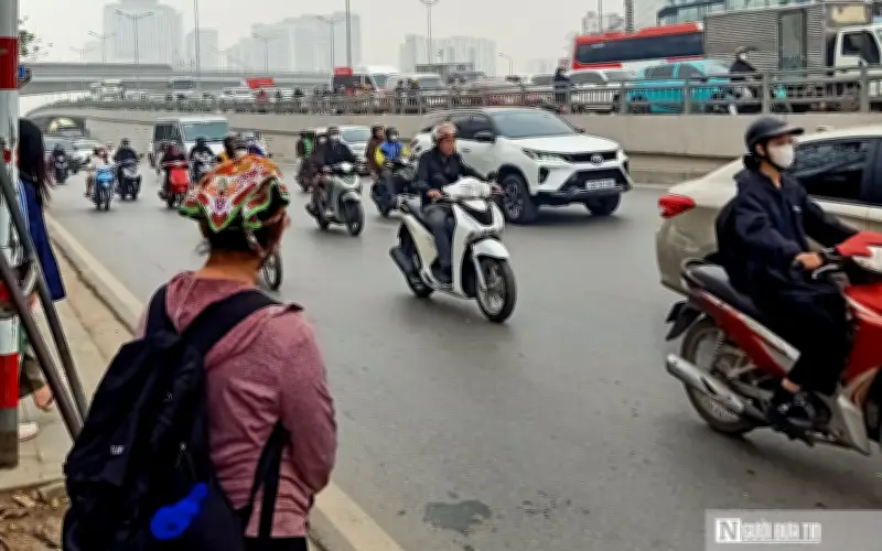 Tết Xa Nhà: Gánh Nặng Tài Chính Khiến Lao Động Xa Quê Ngại Về Đoàn Viên