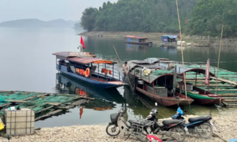 Tàu chìm hồ Thác Bà: Chở gần gấp đôi số người cho phép, 6 người tử vong