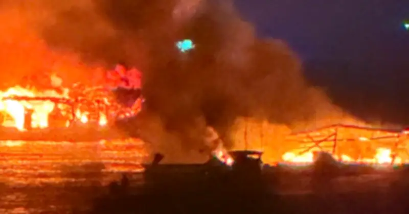 Tàu du lịch bốc cháy ở Phú Quốc, gây thiệt hại gần 2 tỉ đồng