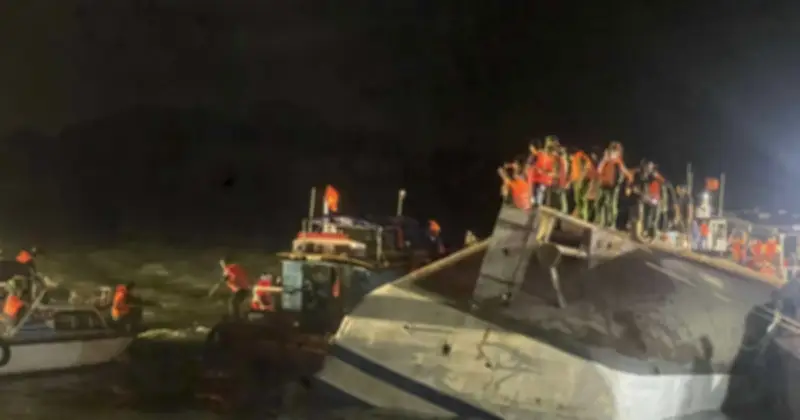 Tàu Du Lịch Bốc Cháy Ở Vịnh Hạ Long, 41 Hành Khách May Mắn Được Sơ Tán An Toàn