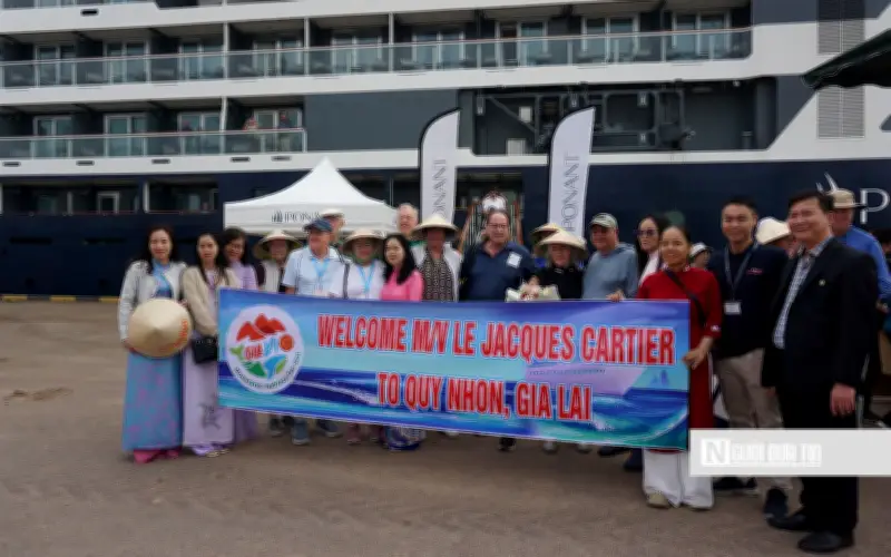 Tàu Du Lịch Cao Cấp Pháp Cập Cảng Quy Nhơn, Đưa 120 Du Khách Khám Phá Gia Lai