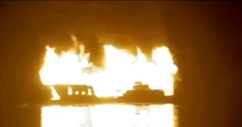 Tàu du lịch cháy trên Vịnh Hạ Long, 41 người được giải cứu an toàn