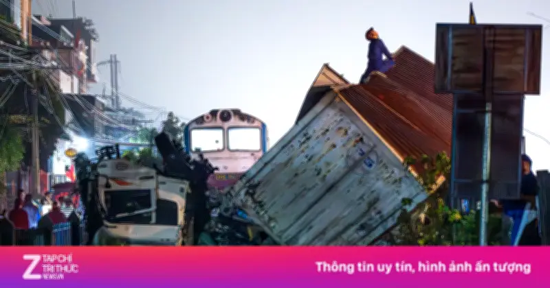 Tàu Hỏa Đâm Nát Xe Tải Ở Hà Nội: Va Chạm Kinh Hoàng, Giao Thông Tê Liệt