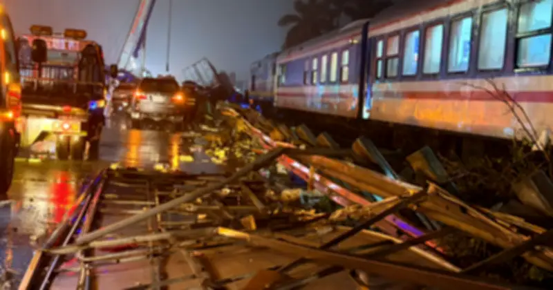 Tàu khách SE3 va chạm xe tải tại Hà Nội, một người tử vong