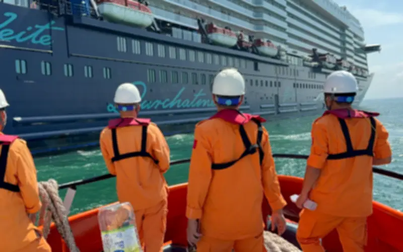 Tàu SAR274 cứu thành công hành khách Đức nguy kịch trên tàu du lịch hạng sang
