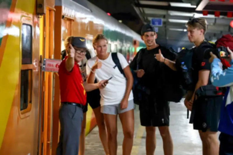 Tàu SE3 rời ga Hà Nội đêm giao thừa: Hành trình xuyên Việt đón Tết trên đường ray