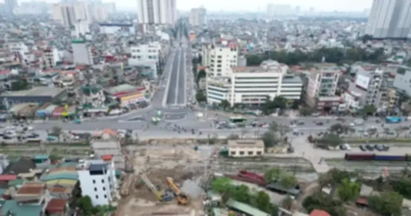 Hầm chui Giải Phóng - Kim Đồng lỡ hẹn thông xe do mưa kéo dài, chưa hoàn thiện thảm đường