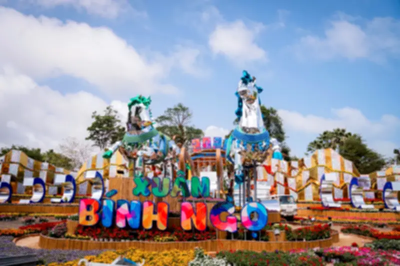 Đường hoa xuân Tuy Hòa lộ diện tại Đắk Lắk với linh vật ngựa ấn tượng