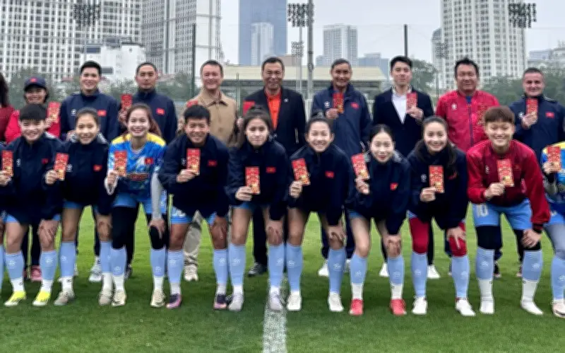 Tuyển nữ Việt Nam hội quân sau Tết, nhận lời động viên và lì xì từ Chủ tịch VFF