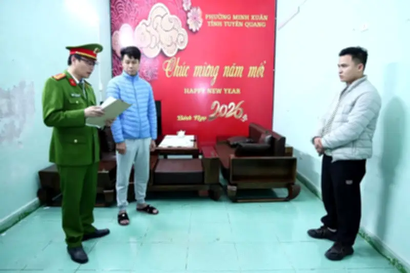 Tuyên Quang: Tài xế say rượu lái xe tông ngã cảnh sát giao thông khi bị kiểm tra