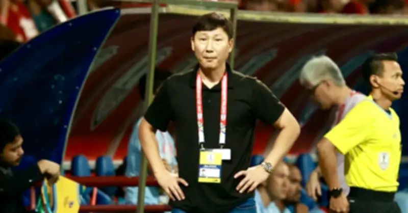 Tuyển Việt Nam lo chờ ông Kim Sang-sik khi V-League chưa mất gà