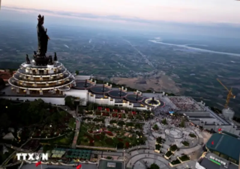 Tây Ninh khuyến cáo cẩn trọng khi leo núi Bà Đen lúc trời mưa trơn trượt