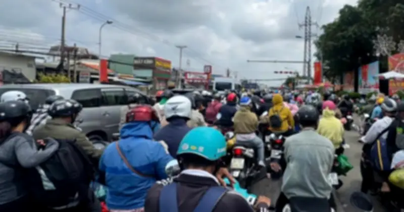 Tây Ninh: Ùn tắc nghiêm trọng trên các tuyến quốc lộ, người dân miền Tây vật vã trở lại TP.HCM
