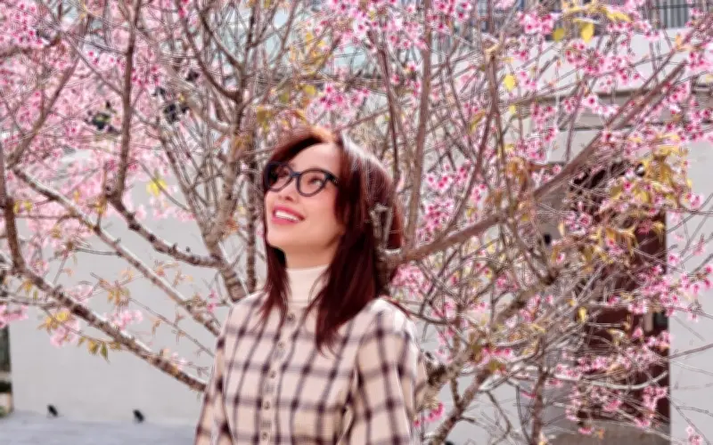 Tóc Tiên Rạng Rỡ Check-in Mùa Mai Anh Đào Đà Lạt, Thu Hút Fan Ngưỡng Mộ