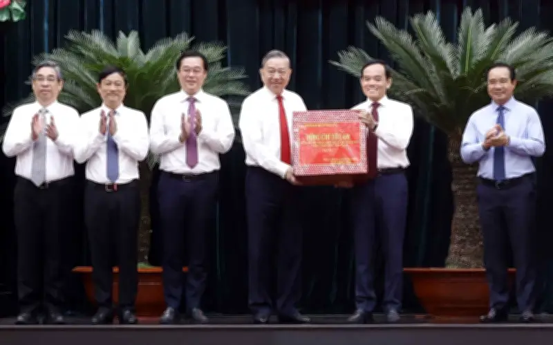 Tổng Bí thư Tô Lâm thăm, chúc Tết Đảng bộ TP.HCM và nhấn mạnh vai trò đầu tàu