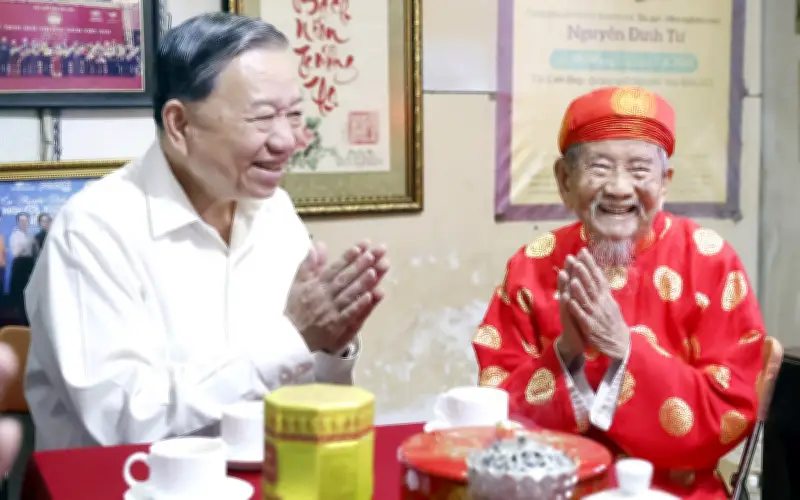 Tổng Bí thư Tô Lâm thăm hỏi, chúc Tết nhà nghiên cứu Nguyễn Đình Tư 106 tuổi