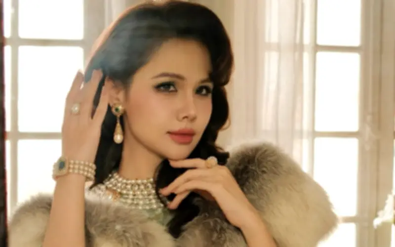 Đầu Hào Môn Phanh Lee Gây Chú Ý Với Khí Chất Quý Cô Hà Thành