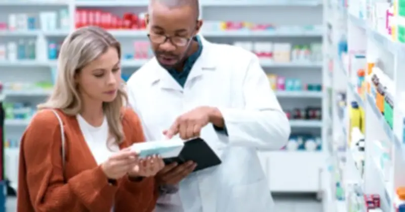 Bác sĩ Anh cảnh báo: Mang điện thoại vào nhà vệ sinh làm tăng nguy cơ mắc bệnh trĩ