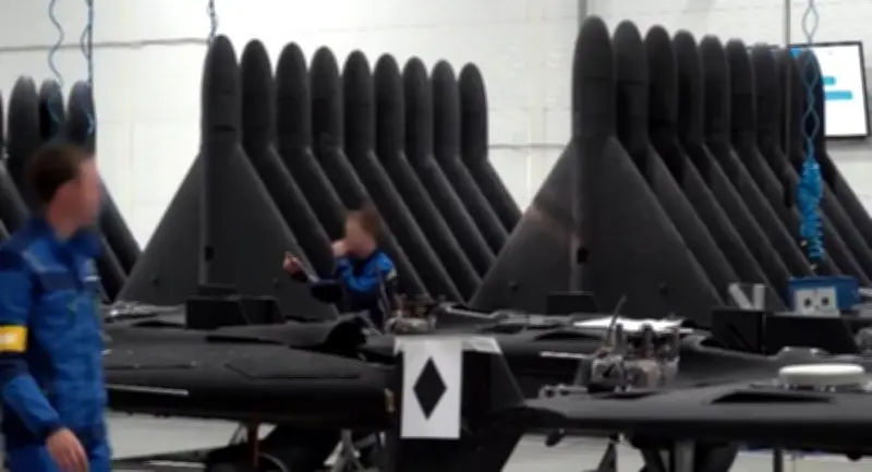 Ukraine Tấn Công Căn Cứ Nga, Phá Hủy Hàng Ngàn UAV và Kho Đạn