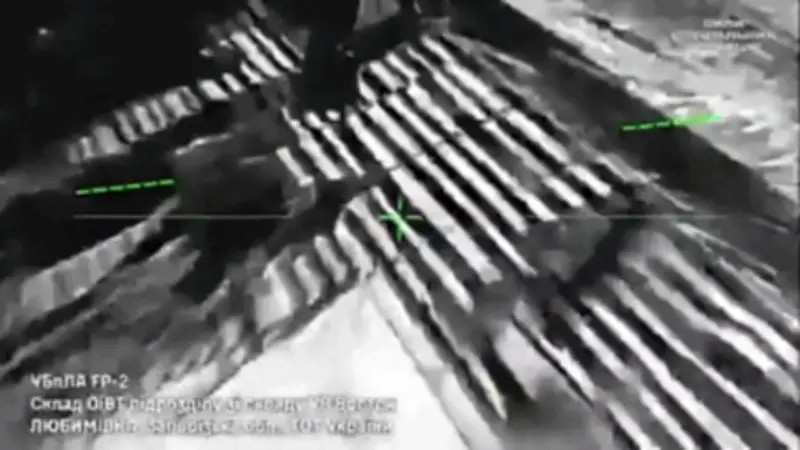 Ukraine Tuyên Bố Tấn Công Thành Công Căn Cứ Nga Bằng UAV, Phòng Không Bắn Hạ Hàng Trăm Mục Tiêu