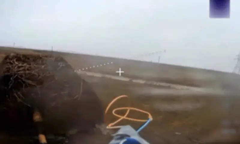 Xe tăng Abrams Ukraine lắp giáp lông nhím vẫn bị drone Nga vô hiệu hóa tại Zaporizhzhia