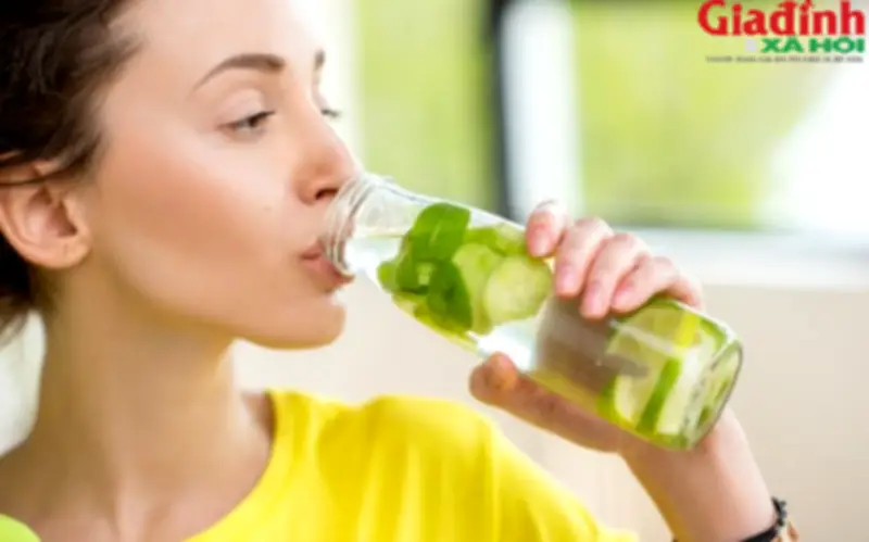 Uống nước khi thức dậy dịp Tết: 5 lợi ích đơn giản nhưng nhiều người quên mất