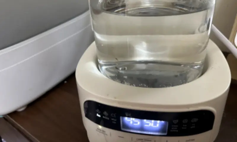 Uống nước đun sôi nhiều lần có thực sự gây ung thư? Chuyên gia giải đáp