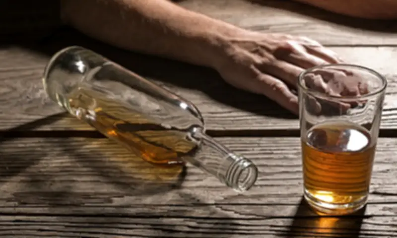 Uống Nước Xen Kẽ Khi Uống Rượu Có Thực Sự Giúp Đào Thải Cồn Nhanh?