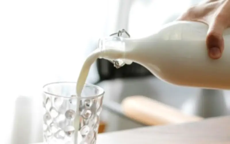 Uống sữa quá hạn 7 tháng, người đàn ông sụt 26,5kg và suy kiệt đường ruột