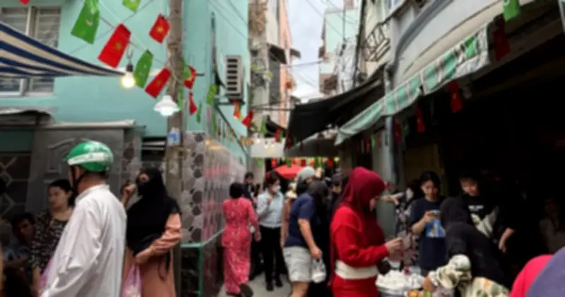 Không khí Tết Nguyên đán 'lạ' trong hẻm Hồi giáo ở TP.HCM